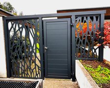 Aluminium Sichtschutz wurde in Oberrieden von Zaunteam Zürich, Dietikon im Jahr 2025 erstellt.