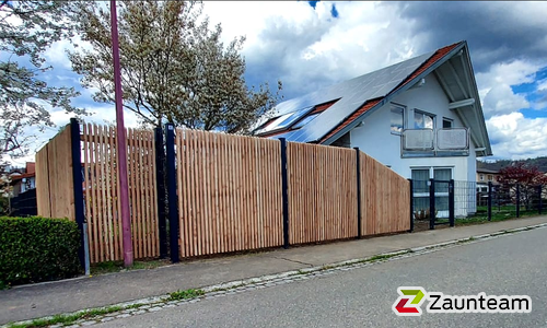 Holz Sichtschutz Lärche Natur Sargans wurde in Mühlheim von Zaunteam Obere Donau-Bodensee, Sauldorf-Krumbach im Jahr 2025 erstellt.