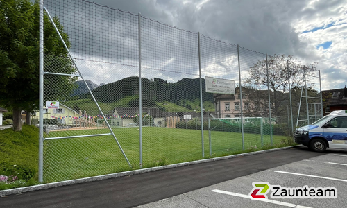 Ballfang Diagonal verzinkt / Rohrpfosten verzinkt wurde in Appenzell / Steinegg von Zaunteam Appenzellerland, Wasserauen im Jahr 2024 erstellt.