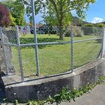 Diagonalgeflecht verzinkt mit Rohrpfosten verzinkt in Aussparung (CH) wurde in Pomy von Swissclôture Nord Vaudois, Pomy im Jahr 2025 erstellt.
