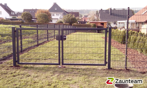 Doppelstabmattentor 2-flüglig wurde in Coppenbrügge von Zaunteam Weser-Leine, Salzhemmendorf im Jahr 2019 erstellt.