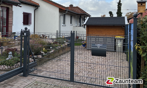 Deko-Doppelstabmatten Tor 2-flüglig wurde in Mannheim von Zaunteam Schwetzingen-Bruchsal, Oberhausen  im Jahr 2025 erstellt.