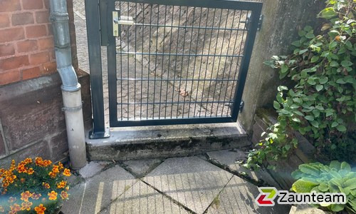 Doppelstabmattentor 1-flüglig wurde in Kirchbrak von Zaunteam Weser-Leine, Salzhemmendorf im Jahr 2021 erstellt.