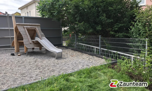 Doppelstabmatten schwer verzinkt mit Pfosten 40x60 verzinkt mit Abdeckleisten einbetoniert wurde in Kempten von Zaunteam Allgäu, Bad Hindelang - Unterjoch im Jahr 2019 erstellt.