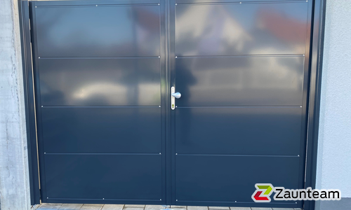 Aluminium Sichtschutztor 2-flüglig wurde in Laupheim von Zaunteam Oberschwaben, Obermarchtal im Jahr 2021 erstellt.