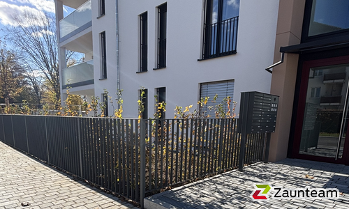 Staketengeländer ohne Handlauf wurde in Aichach von Zaunteam Schwaben-Nord, Todtenweis im Jahr 2025 erstellt.