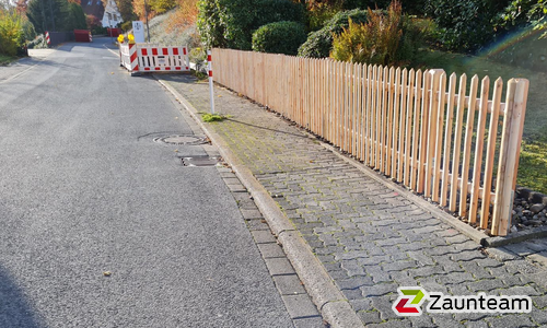 Lärchenzaun gerade mit Lärchenvierkantpfosten 90x90 wurde in Hemer von Zaunteam Sauerland, Neuenrade im Jahr 2021 erstellt.