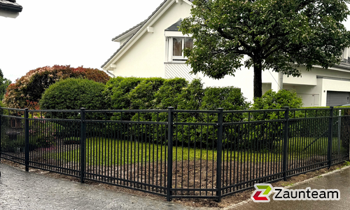 Klassikzaun Aphrodite wurde in Herrliberg von Zaunteam Zürich Oberland, Gutenswil im Jahr 2025 erstellt.