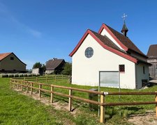 Halbrundlattenzaun mit Robinienpfosten roh wurde in Appenzell Enggenhütten von Zaunteam Appenzellerland, Wasserauen im Jahr 2025 erstellt.