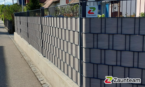 Flechtfix Vario Sichtschutz RAL Standardfarben wurde in Feuerthalen von Zaunteam Neftenbach, Neftenbach im Jahr 2025 erstellt.