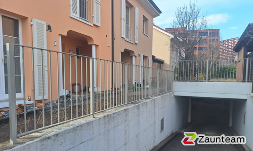 Staketengeländer ohne Handlauf wurde in Spreitenbach von Zaunteam Aargau, Egliswil im Jahr 2026 erstellt.