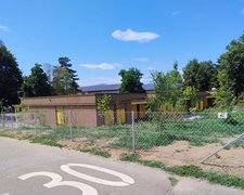 Diagonalgeflecht verzinkt mit Rohrpfosten verzinkt einbetoniert wurde in Niederönz von Zaunteam Mittelland, Bützberg im Jahr 2026 erstellt.