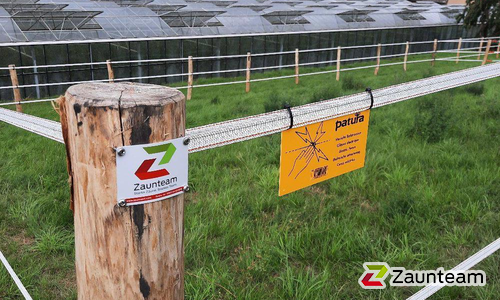 Bänderzaun mit Robinienpfosten roh wurde in Maintal von Zaunteam Main-Kinzig, Langenselbold im Jahr 2025 erstellt.