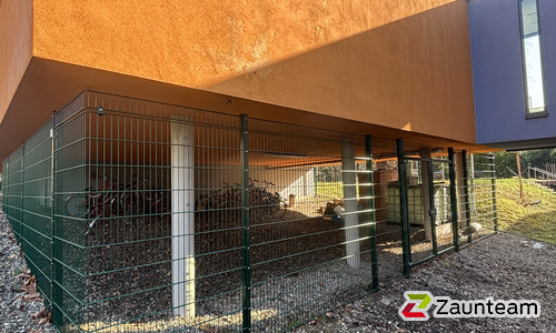 Doppelstabmatten schwer vorverzinkt und grün beschichtet mit Pfosten 60 x 40 mit Abdeckleisten einbetoniert wurde in Bendorf von Zaunteam Koblenz, Winningen im Jahr 2026 erstellt.