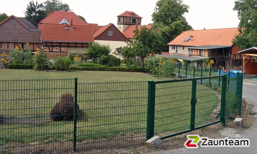 Doppelstabmattentor 2-flüglig wurde in Stötterlingen von Zaunteam Magdeburg-Harz, Halberstadt im Jahr 2019 erstellt.