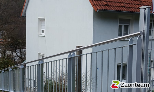 Staketengeländer mit Handlauf wurde in Nagold von Zaunteam Pforzheim, Neuhausen im Jahr 2026 erstellt.