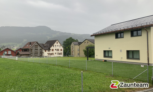 Ballfangzaun Diagonalgeflecht wurde in Appenzell von Zaunteam Appenzellerland, Wasserauen im Jahr 2019 erstellt.