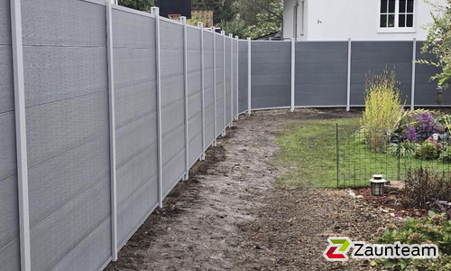 System WPC Sichtschutz, Platinum XL mit Alupfosten einbetoniert wurde in Halle von Zaunteam Halle, Halle im Jahr 2025 erstellt.