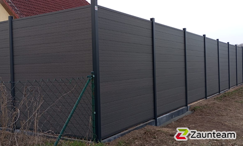 System WPC Sichtschutz, Platinum mit Alupfosten einbetoniert wurde in Dessau-Rosslau von Zaunteam Fläming, Coswig im Jahr 2025 erstellt.