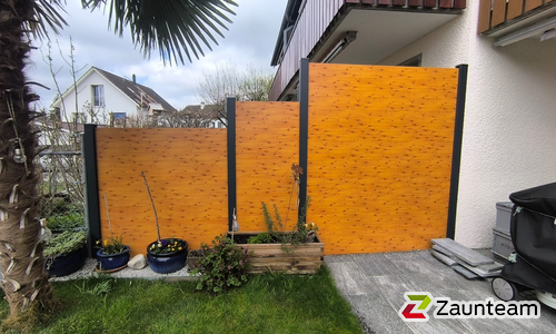 Alu Varioprofil glatt mit Aluminiumpfosten vierkant 85 x 85 mm einbetoniert wurde in Winterberg von Zaunteam Neftenbach, Neftenbach im Jahr 2025 erstellt.