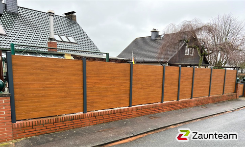Alu Varioprofil Sonderfüllung mit Aluminiumpfosten vierkant 85 x 85 mm in Aussparung wurde in Salzhemmendorf von Zaunteam Weser-Leine, Salzhemmendorf im Jahr 2022 erstellt.