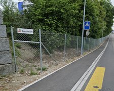 Diagonalgeflecht verzinkt mit Rohrpfosten verzinkt einbetoniert wurde in Wohlen von Zaunteam Aargau, Egliswil im Jahr 2026 erstellt.