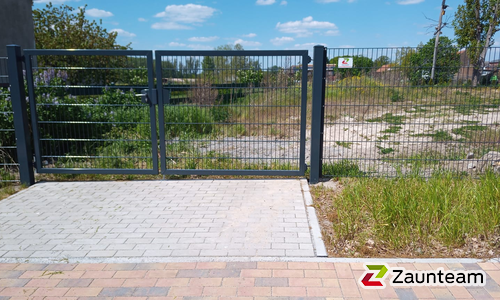 Doppelstabmattentor 2-flüglig wurde in Nuthe-Urstromtal von Zaunteam Fläming, Coswig im Jahr 2023 erstellt.