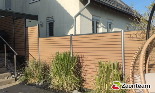 BPC Sichtschutz Eldrum Aluminiumpfosten 90 x 90 mm einbetoniert wurde in Remscheid von Zaunteam Essen, Essen im Jahr 2025 erstellt.