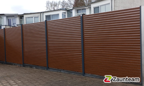 System Alu Sichtschutz, Rhombus mit Alupfosten einbetoniert wurde in Dessau-Rosslau von Zaunteam Fläming, Coswig im Jahr 2025 erstellt.