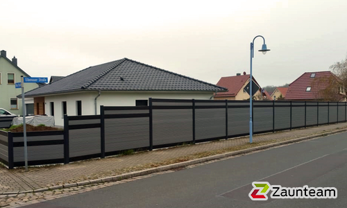 System WPC Sichtschutz, Classic mit Alupfosten einbetoniert wurde in Schönebeck von Zaunteam Magdeburg-Harz, Halberstadt im Jahr 2021 erstellt.