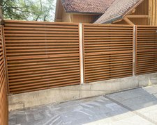 Schallschutzzaun Noistop Wood wurde in Gundetswil von Zaunteam Neftenbach, Neftenbach im Jahr 2021 erstellt.
