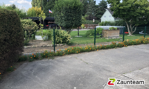 Doppelstabmatten leicht feuerverzinkt und grün beschichtet mit Pfosten Vario einbetoniert wurde in Bernau  von Zaunteam Pasewalk, Pasewalk im Jahr 2024 erstellt.