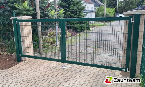 Doppelstabmattentor 2-flüglig wurde in Machern von Zaunteam Halle, Halle im Jahr 2023 erstellt.