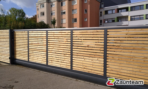 Schiebetor Aluminium wurde in Pforzheim von Zaunteam Pforzheim, Neuhausen im Jahr 2020 erstellt.