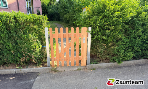 Staketenzauntor 1-flüglig wurde in Zürich von Zaunteam Zürich, Dietikon im Jahr 2026 erstellt.