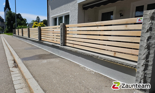 Bohlenzaun Lärche natur wurde in Weitnau von Zaunteam Allgäu, Bad Hindelang - Unterjoch im Jahr 2025 erstellt.