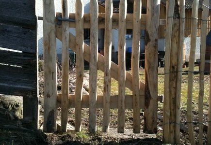 Holztor / Metall-Holztor wurde in Gutenswil von Zaunteam Zürich Oberland, Gutenswil erstellt.