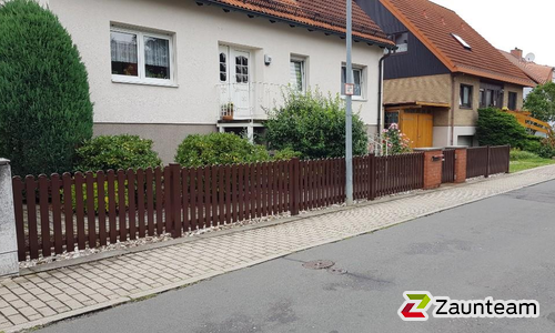 Classic Aluzaun RAL Standardfarbe / Aluminiumpfosten vierkant RAL Standardfarbe einbetoniert wurde in Leipzig von Zaunteam Leipzig, Leipzig im Jahr 2023 erstellt.