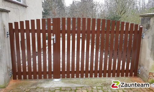 Aluminium Tor 2-flüglig wurde in Leipzig von Zaunteam Leipzig, Leipzig im Jahr 2024 erstellt.