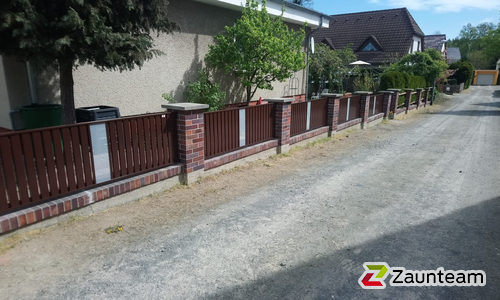 Décor Perfor Aluzaun  mit Fussplatte wurde in Lutherstadt Wittenberg von Zaunteam Fläming, Coswig im Jahr 2019 erstellt.