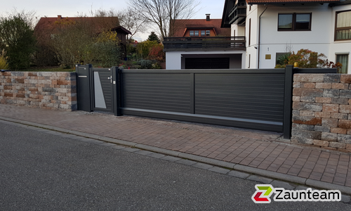 Schiebetor Aluminium wurde in KL-Rodenbach von Zaunteam Kaiserslautern, Kaiserslautern im Jahr 2018 erstellt.