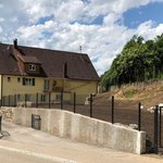 Doppelstabmatten schwer feuerverzinkt und anthrazit beschichtet mit Pfosten 60 x 40 mit Abdeckleisten einbetoniert wurde in Bad Imnau von Zaunteam Zollernalb, Burladingen-Ringingen im Jahr 2020 erstellt.