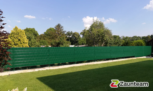 Flechtfix Vario Sichtschutz RAL Standardfarben wurde in Mödling von Zaunteam Wienerwald, Unter-Oberndorf im Jahr 2020 erstellt.