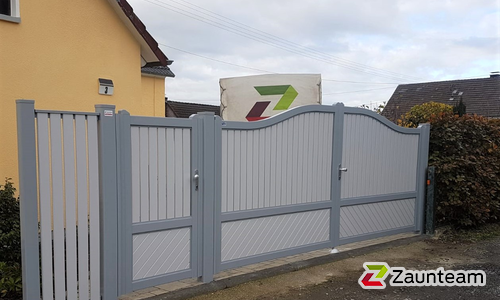 Aluminium Sichtschutztor 2-flüglig wurde in Rösrath von Zaunteam Rhein-Sieg, Neunkirchen-Seelscheid im Jahr 2023 erstellt.