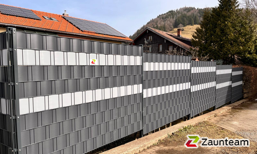 Flechtfix Vario Sichtschutz RAL Standardfarben wurde in Oberstaufen von Zaunteam Allgäu, Bad Hindelang - Unterjoch im Jahr 2026 erstellt.