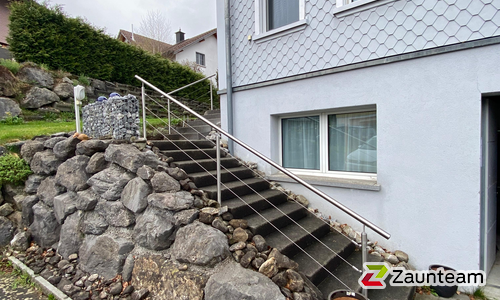 Edelstahl Handlauf geneigt einbetoniert wurde in Appenzell Steinegg von Zaunteam Appenzellerland, Wasserauen im Jahr 2025 erstellt.