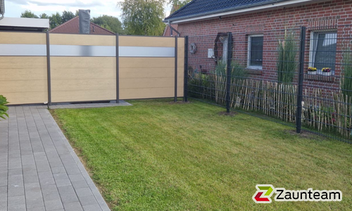 System WPC Sichtschutz, XL mit Alupfosten einbetoniert wurde in Südbrookmerland von Zaunteam Ostfriesland, Südbrookmerland im Jahr 2025 erstellt.