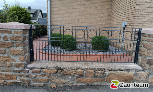 Decorzaun Torino mit Decorzaun Pfosten mit Fussplatte wurde in Lübbecke von Zaunteam Kischkel, Lübbecke im Jahr 2024 erstellt.