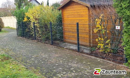 Doppelstabmatten schwer verzinkt mit Pfosten 40x60 verzinkt mit Abdeckleisten einbetoniert wurde in Erlenbach  von Zaunteam Westfranken, Eichenbühl im Jahr 2023 erstellt.