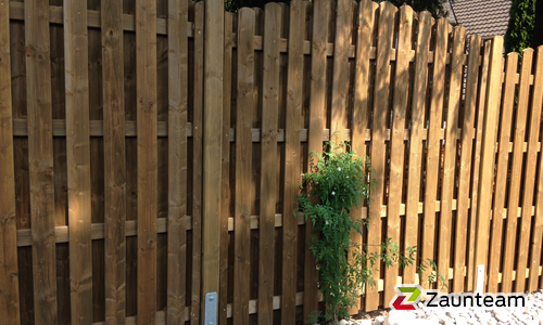 Holz Sichtschutz wurde in Madetswil von Zaunteam Zürich Oberland GmbH, Gutenswil im Jahr 2017 erstellt.